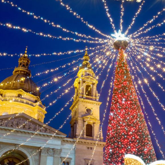 Christmas lights and decorations in front of St Stephen’s Basilica in Budapest, linking to BA High Life site.