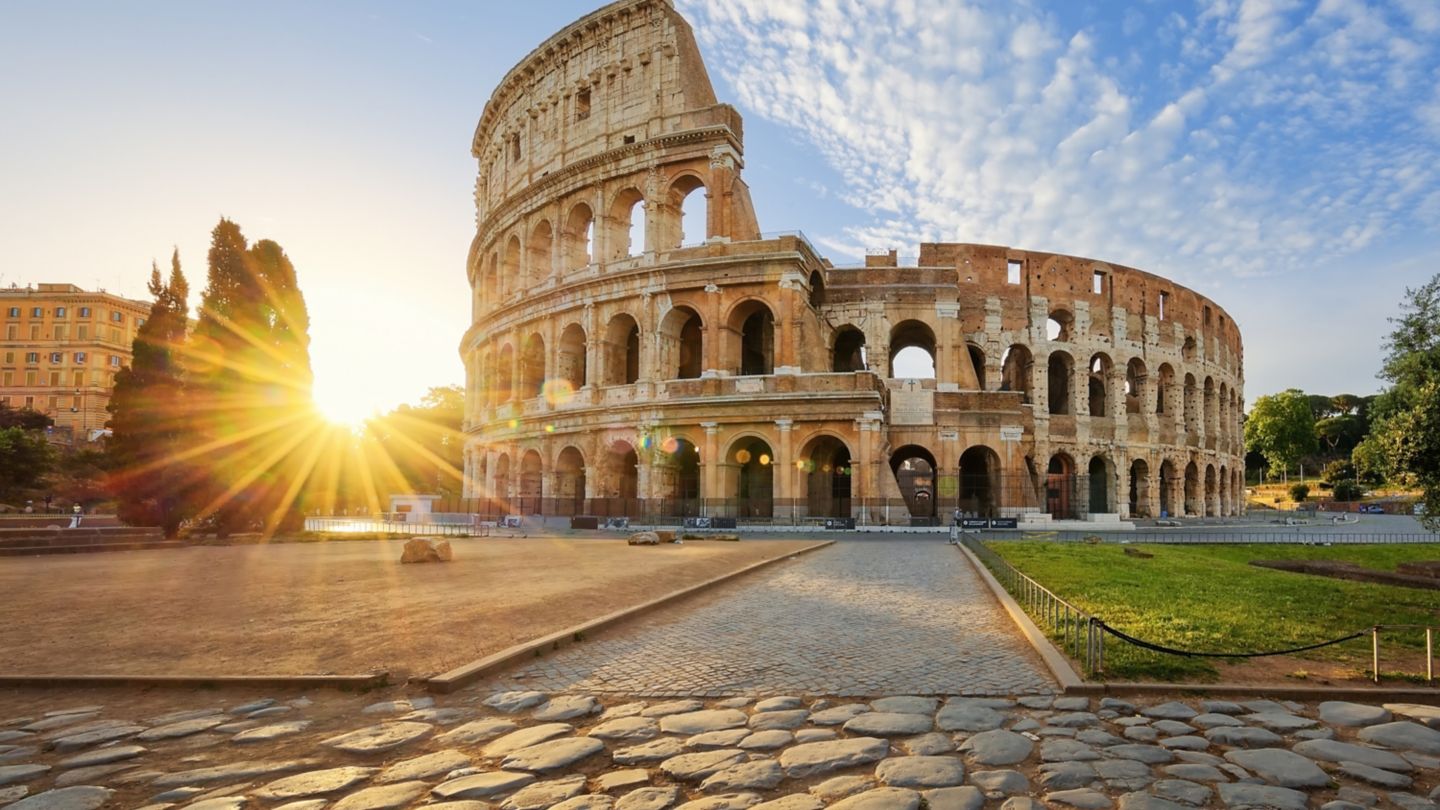 Flight announcement shows time of departure on a screen Stock Photo - Alamy, image size:1440x810