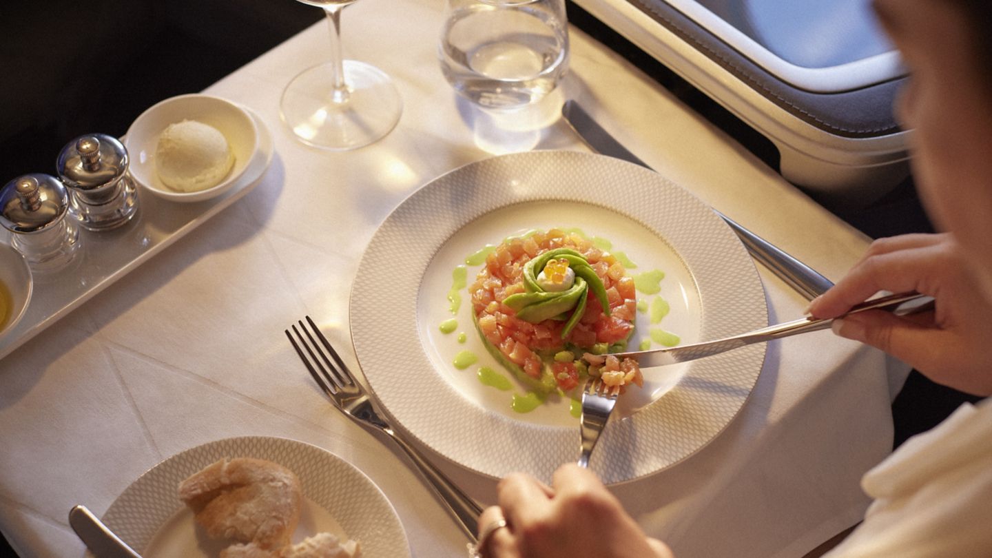 https://ba.scene7.com/is/image/ba/customer-main-meal-service-3-first-1:16-9?wid=1440&hei=810