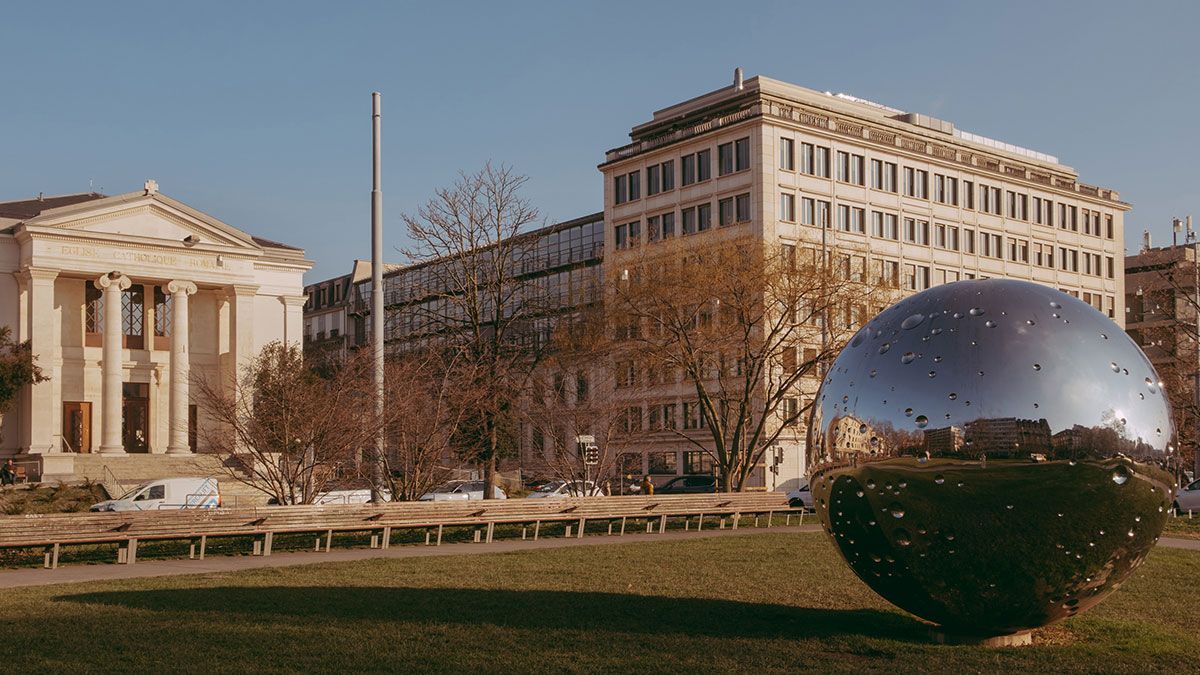 “Moon” artwork on Plainpalais Plain, near the Geneva bank.