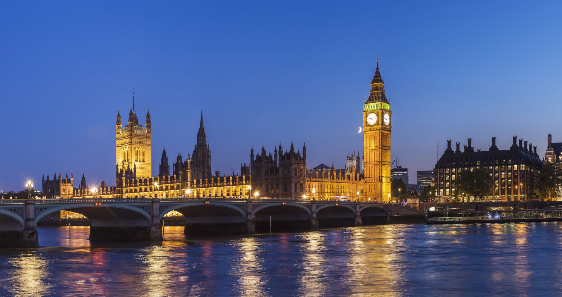 Pałac Westminsterski, Big Ben i Most Westminsterski nad Tamizą w Londynie.
