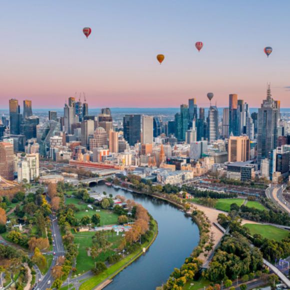 Melbourne city skyline, with hot air balloons, linking to BA High Life site.