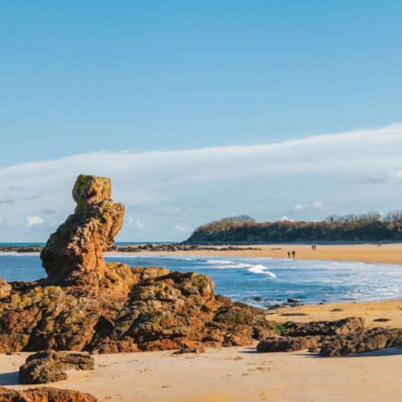 Deserted Seacliff Beach in East Lothian, linking to BA High Life site.
