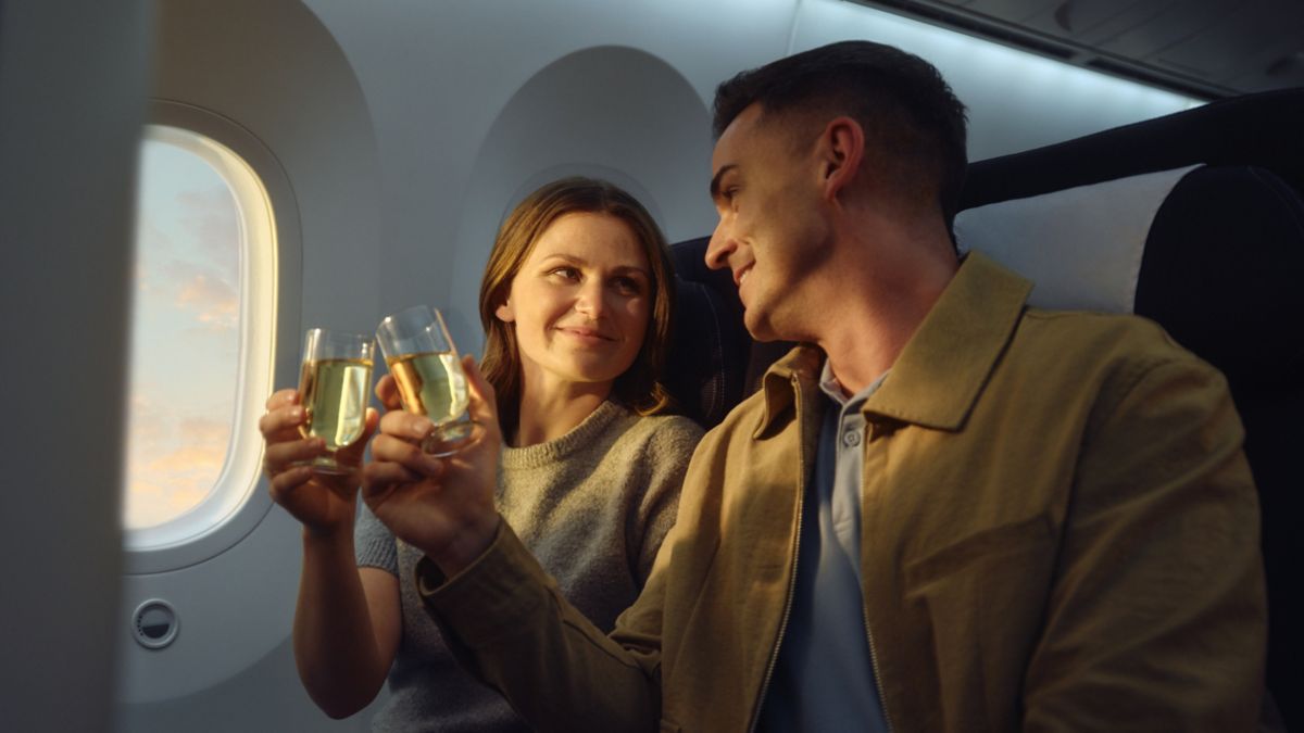 Couple with drink in World Traveller Plus onboard 787-8.